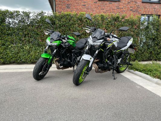 Foto zwei Motorräder